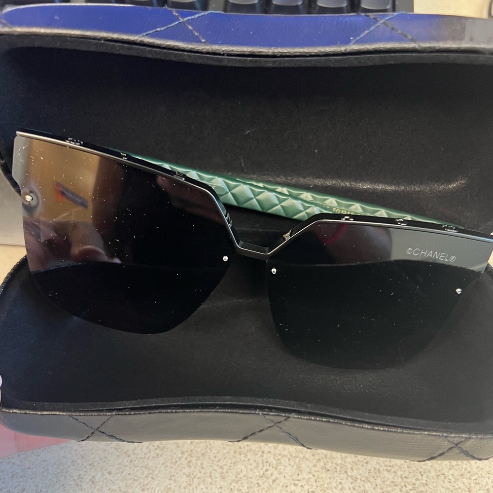 Green / Black CC Sunglasses 🕶️